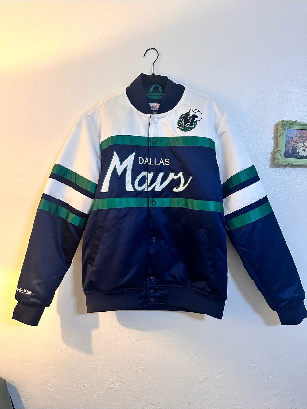 Men’s Dallas Mavericks Mitchell & Ness Navy Hardwood Classic Script Satin - Picture 2 of 6